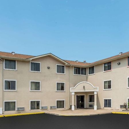 Quality Inn & Suites Saint Louis Exterior photo