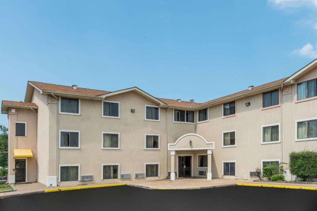 Quality Inn & Suites Saint Louis Exterior photo